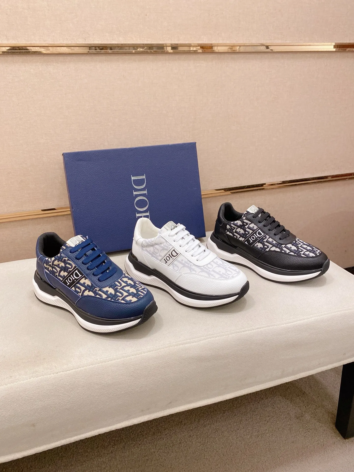 Men's shoes💰 462💰🇮🇹🇮🇹Dior d The new model is on sale at the same time at the counter. The upper 🇮🇹 is imported Italian first-layer cowhide, and the lining is fully imported sheepskin 💪💪. It is a complete 1⃣️ to 1⃣️ replica 🇮🇹💪💪, ⚠ Sole: The original sole is specially provided by the original factory. The exclusive movable molded sole is super comfortable. ⚠Original factory single goods, 🔍🔍high quality, you can enter and leave the counter at will, welcome to compare⚠. Code number:38-44